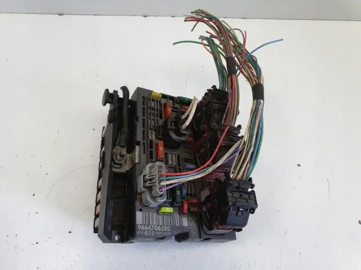 Citroen Berlingo III SKRZYNKA BEZPIECZNIKÓW Moduł BSM 9664706280
