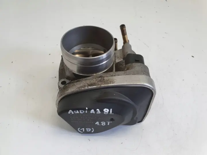 Audi A3 II 8P 1.6 8V PRZEPUSTNICA 06A133062AB