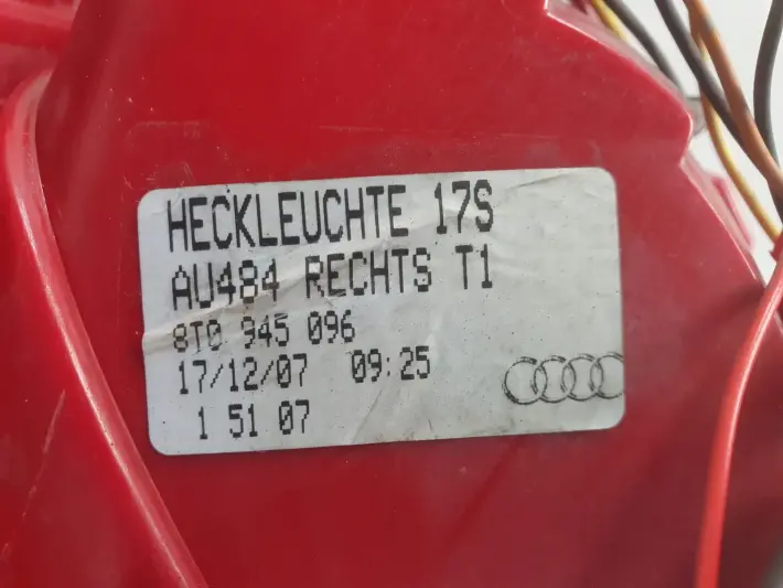 Audi A5 8T TYLNIA TYLNA LAMPA PRAWA prawy tył pasażera 8T0945096