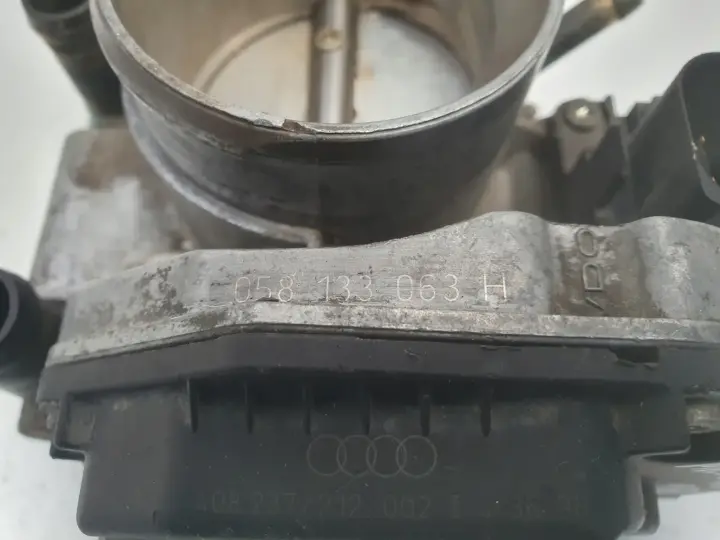 VW Passat B5 1.8 20V PRZEPUSTNICA 058133063H