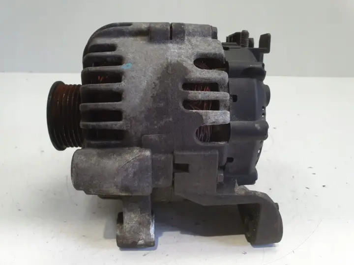 BMW E87 E90 2.0 D ALTERNATOR valeo 7799180 150A