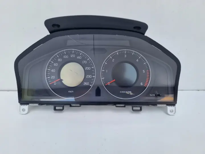 Volvo S80 II V70 III XC70 II 2.4 D5 LICZNIK ZEGARY Europa diesel 31270899AA