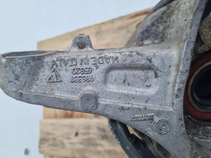 Porsche Boxster 986 LEWY PRZEDNI AMORTYZATOR Piasta zwrotnica przód
