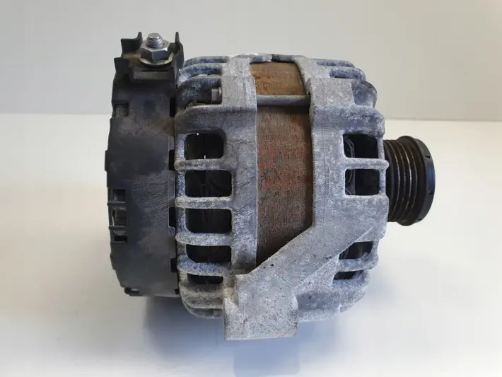 Volvo V70 III 2.0 D3 ALTERNATOR bosch 30659131