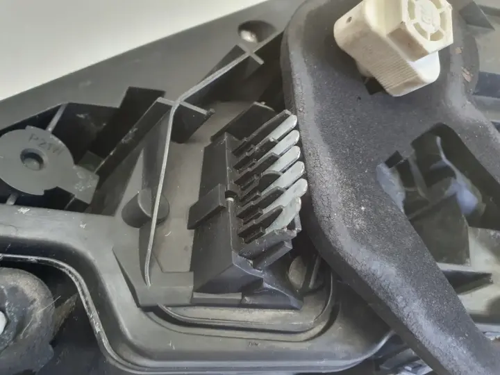 Opel Astra II H 5D 08-12r TYLNIA LAMPA LEWA LEWY TYŁ kierowcy 24-451-835