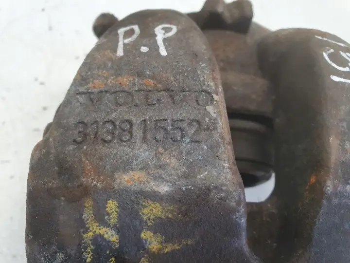 Volvo XC60 I PRZEDNI ZACISK HAMULCOWY prawy przód 31381552