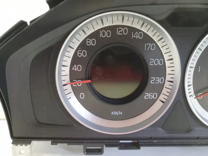 Volvo XC60 V60 S60 II 1.6 D2 diesel LICZNIK ZEGARY Europa 31327582AA