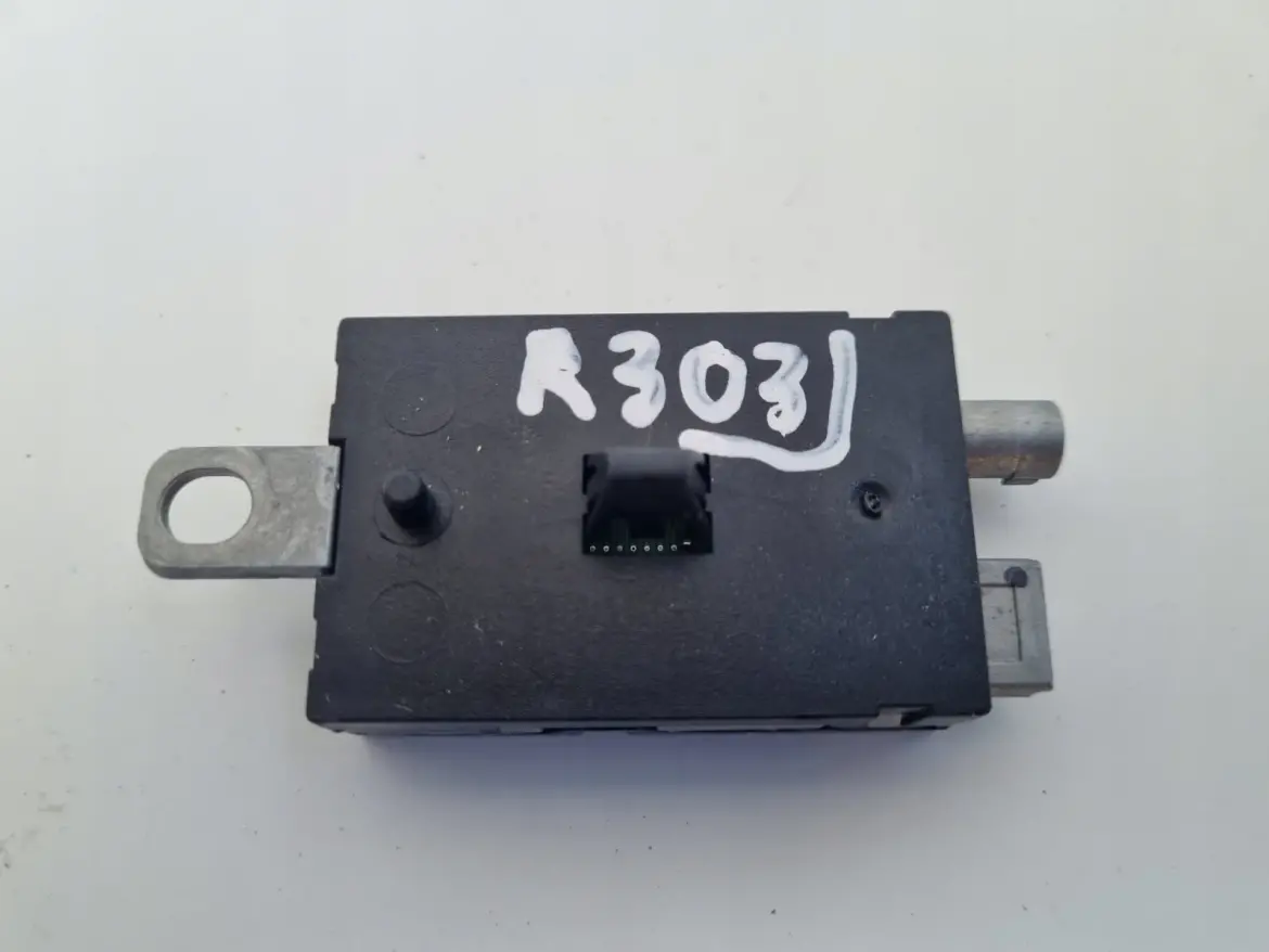 Volvo V40 II 12-16r WZMACNIACZ ANTENY 7CP1-18C847-CA P30761696