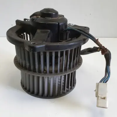 Toyota Yaris I WENTYLATOR NAWIEWU Dmuchawa 194000-1210