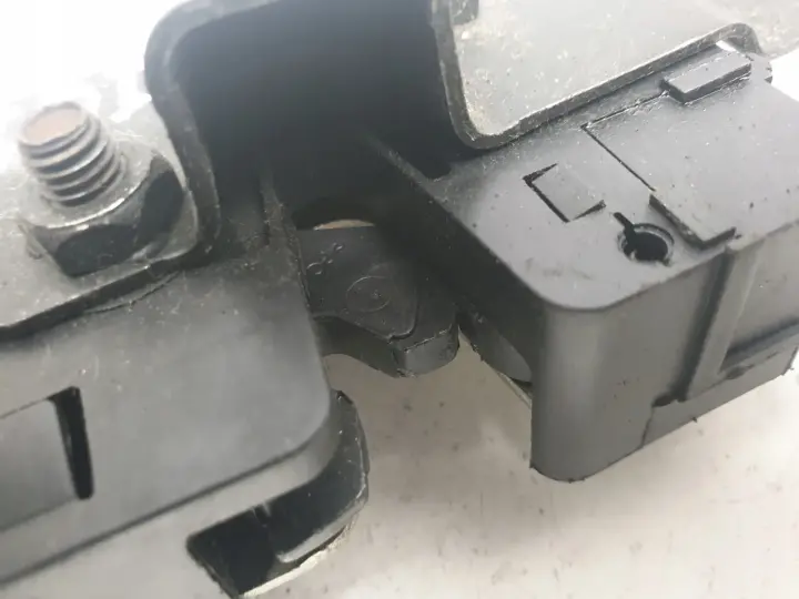 Volvo S60 LEWA RĄCZKA SKŁADANIA KANAPY 9188720