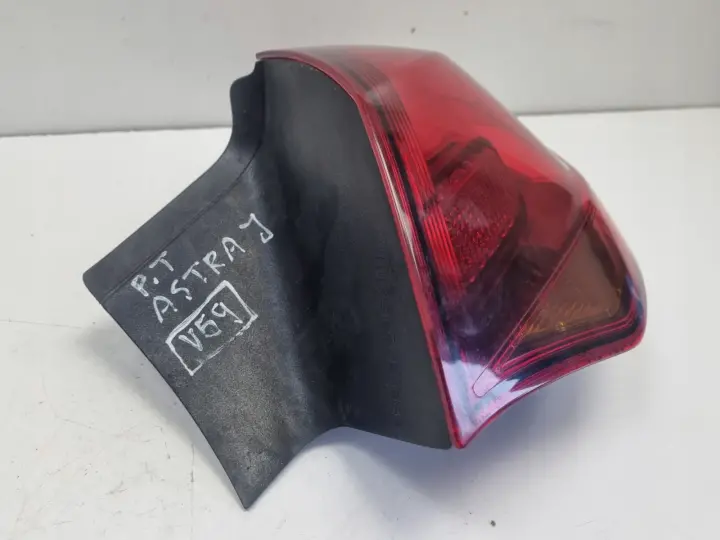 OPEL ASTRA J IV HTB 09-12r TYLNIA TYLNA LAMPA PRAWA prawy tył 24124645