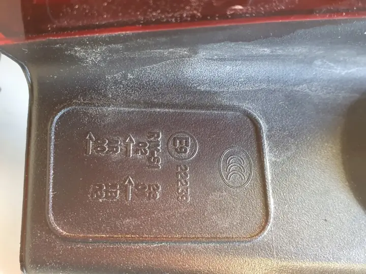 Volvo V60 II 18-24r TYLNIA TYLNA LAMPA LEWA lewy tył 32291358