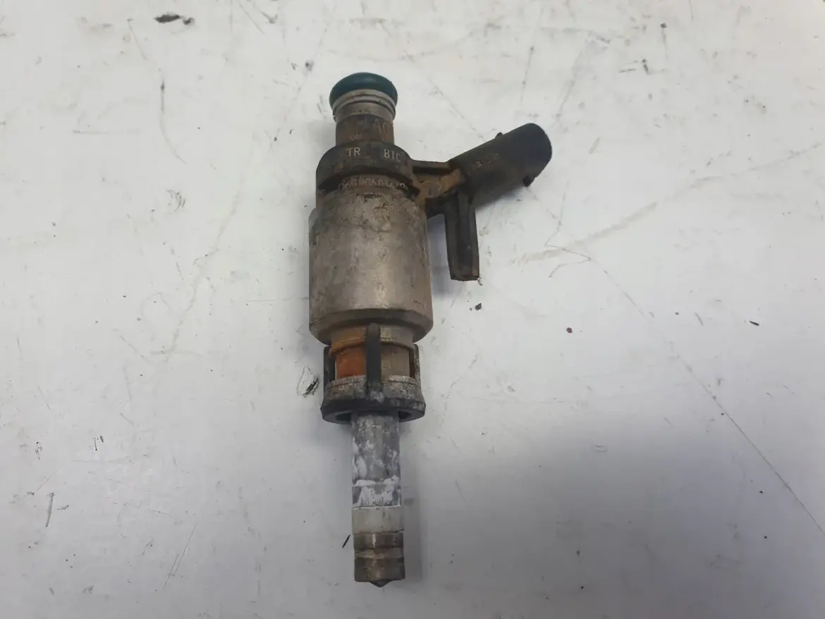 Audi A3 II 8P 2.0 TFSI WTRYSKIWACZ 06G906036B wtrysk