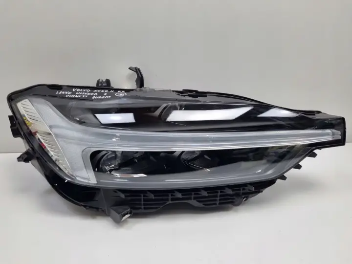 Volvo XC60 II FULL LED PRZEDNIA LAMPA PRAWA prawy przód EUROPA 32337383