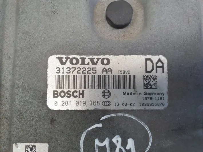 Volvo XC90 2.4 D5 KOMPUTER SILNIKA sterownik 31372225 0281019168